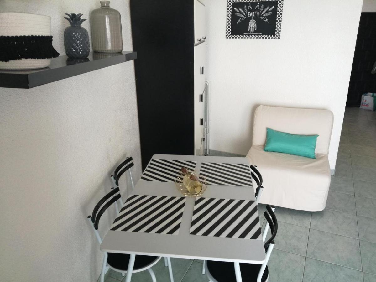 Joli studio bord de mer, clim, balcon, parking privé Menton Exterior foto