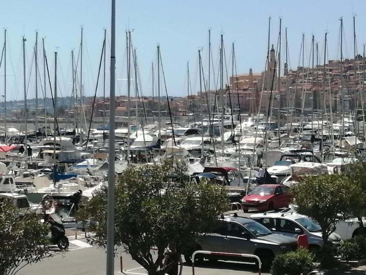 Joli studio bord de mer, clim, balcon, parking privé Menton Exterior foto