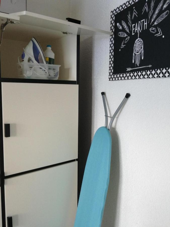 Joli studio bord de mer, clim, balcon, parking privé Menton Exterior foto