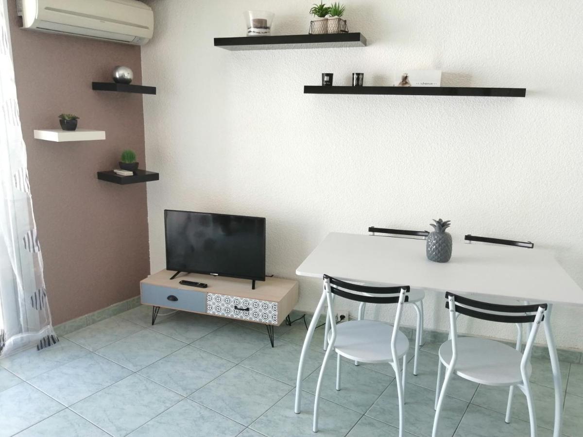Joli studio bord de mer, clim, balcon, parking privé Menton Exterior foto
